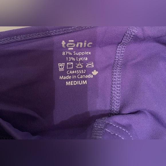 Tonic Active Yoga Top with Built in Shelf Bra Size Medium in EUC - Picture 7 of 7